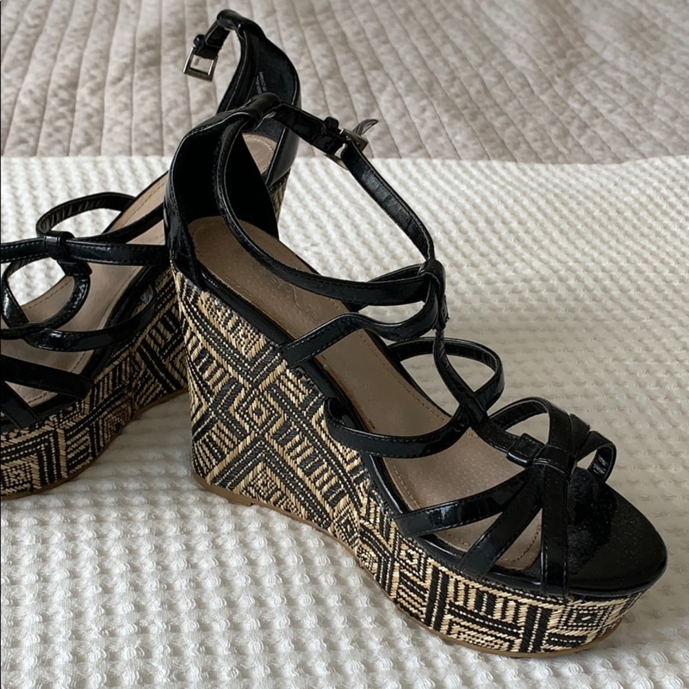 Black and wicker wedges